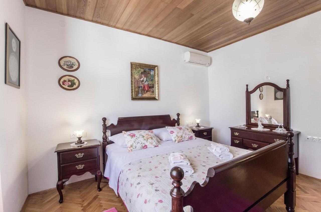 Holiday Home Villa Spilla Selca  Exterior foto